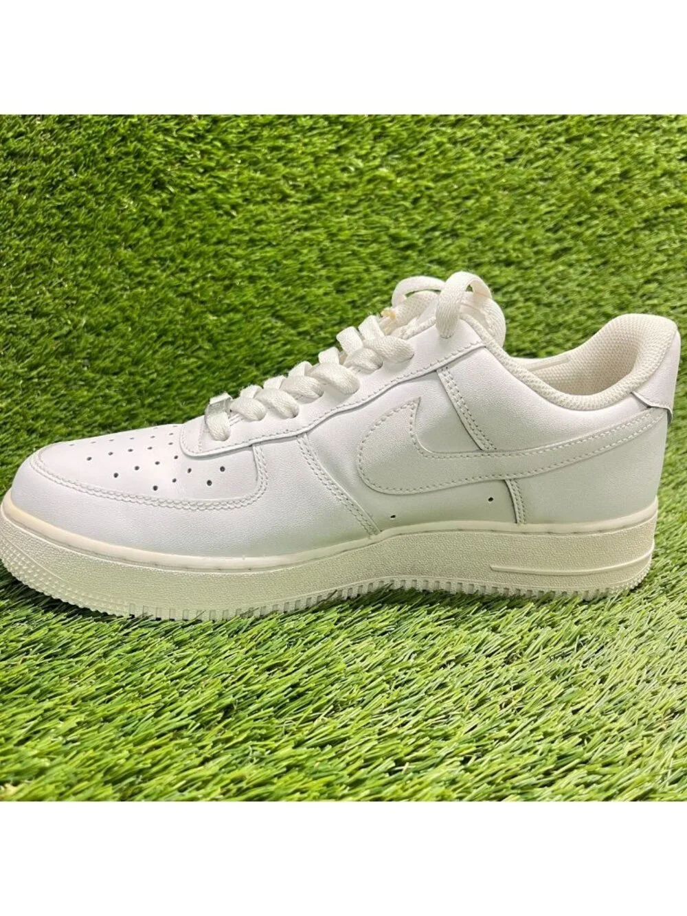 Nike Air Force 1 '07 Low Men Size 9 Triple White Athletic Leather Shoes Sneakers
